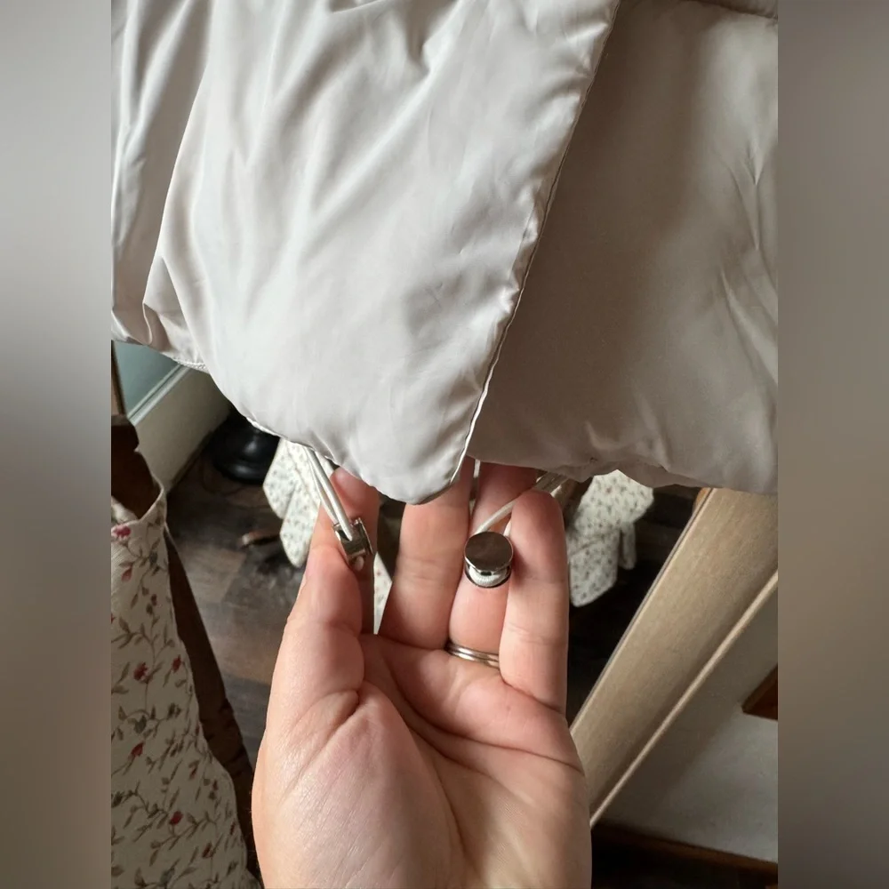 G.o.G.G Puffer Vest in Neutral Beige Small - Picture 4 of 6